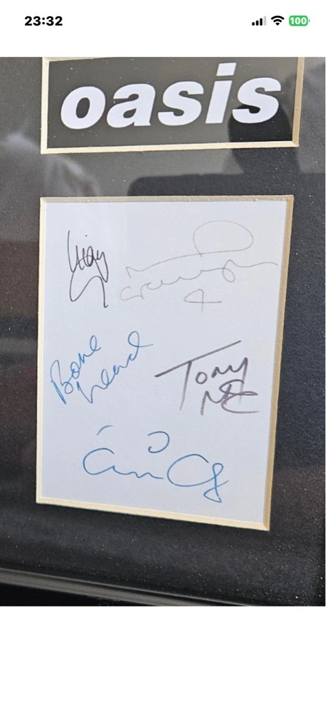 Liam Gallagher, Noel Gallagher, Paul 'Bonehead' Arthurs, Tony McCarroll, Paul 'Guigsy' McGuigan