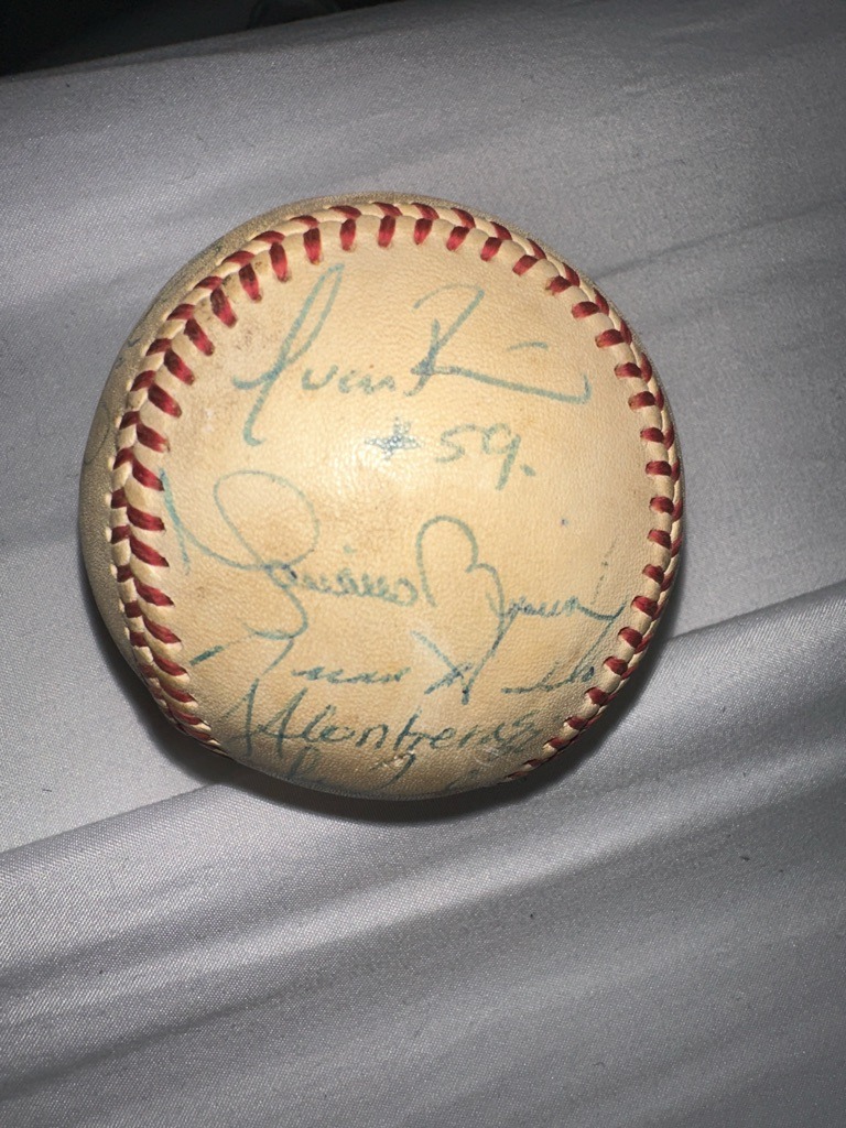 Luis Aparicio (multiple signatures present)